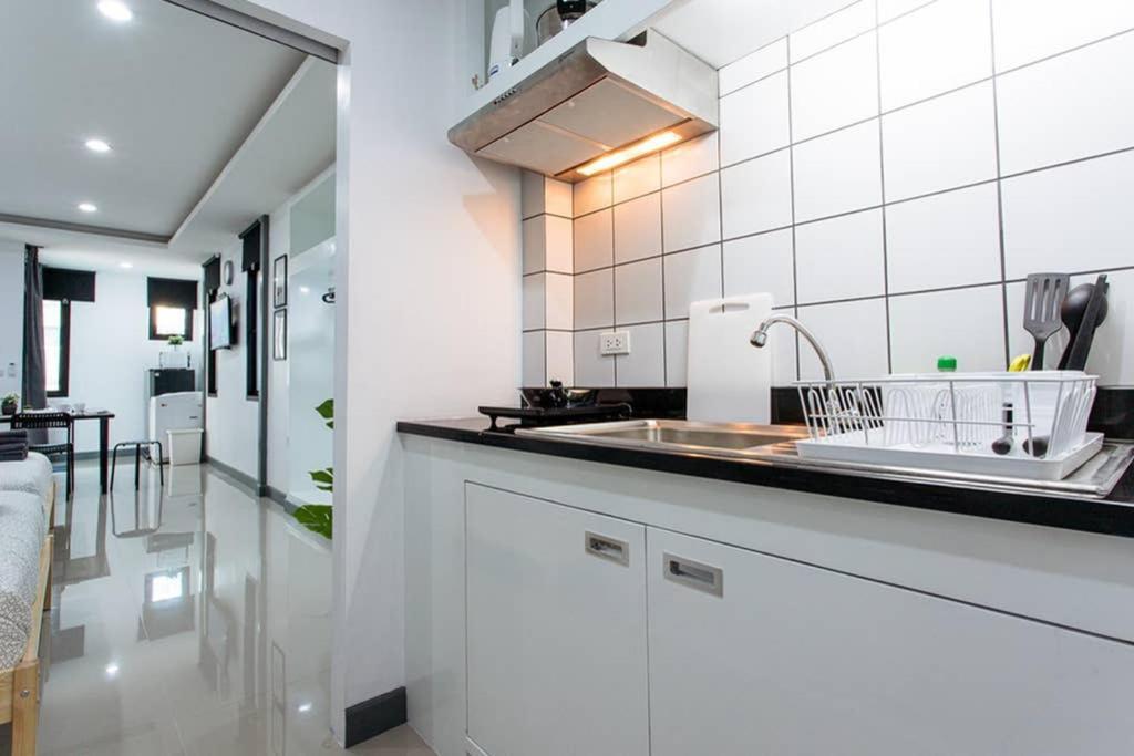 Apartament P4 Silom Large 2Beds Full Kitchen Wifi 4-6Pax Bangkok Zewnętrze zdjęcie